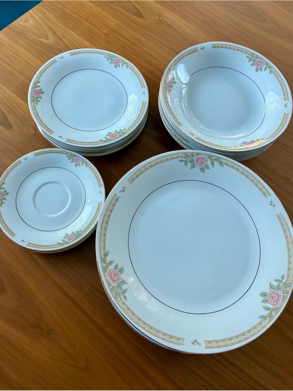 New Lynns Melody Fine China Plate Set